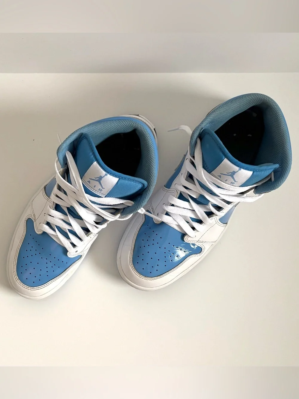 Jordan 1 Low-Top Sneakers in Legend Blue, size 9.5